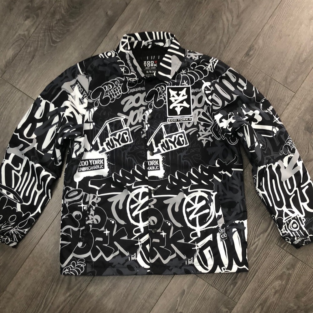 Zoo York Black & white Windbreaker XL SIZE 16 youth
